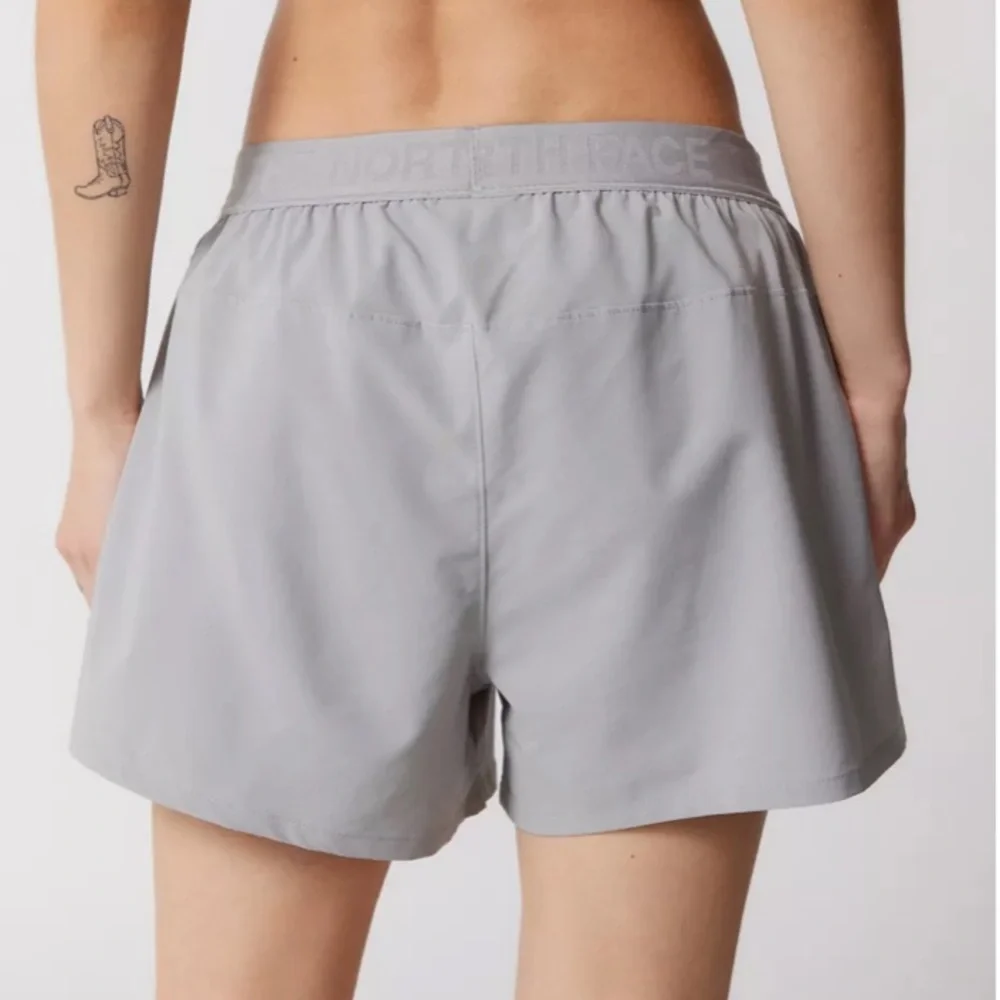 The North Face Women's Light Gray Athletic Wander Pullon Shorts xxl